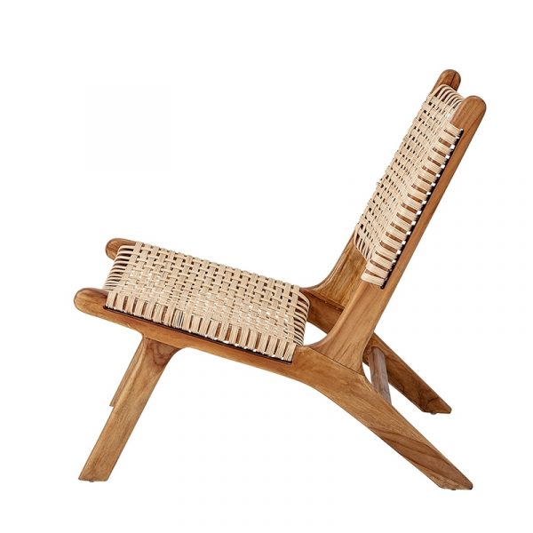 Seitenansicht Holzstuhl Teak Lounge Chair mit Rattan Sitzfläche Lagos-Stil