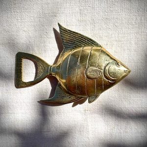 Flaschenöffner in Form eines Goldfisches in Messing