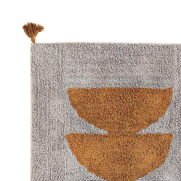 Detail Teppich im Boho Style mit Bommel grau mit Curryfarbenen Halbkreisen