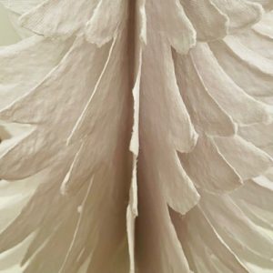 Detail Weihnachtsbaum 3D schlicht in weiß aus Papier als Weihnachtsdeko