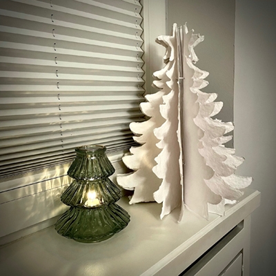 Weihnachtsbaum 3D schlicht in weiß aus Papier als Weihnachtsdeko