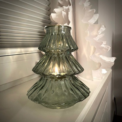 Teelicht in Form eines Weihnachtsbaums aus Glas