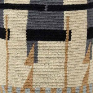 Detail Umhängetasche von guanabana Handmade spanisches Design mit geometrischen Formen Grau Beige