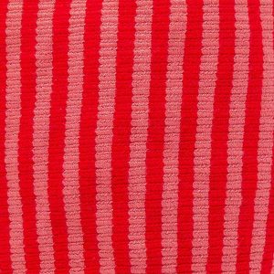 Detailansicht Struktur Umhängetasche von guanabana Handmade spanisches Design mit Linienmuster in Fuchsia Rot
