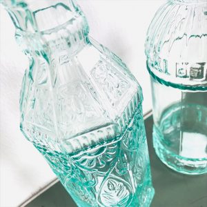 Wasserflaschen zum Befüllen mit Korken